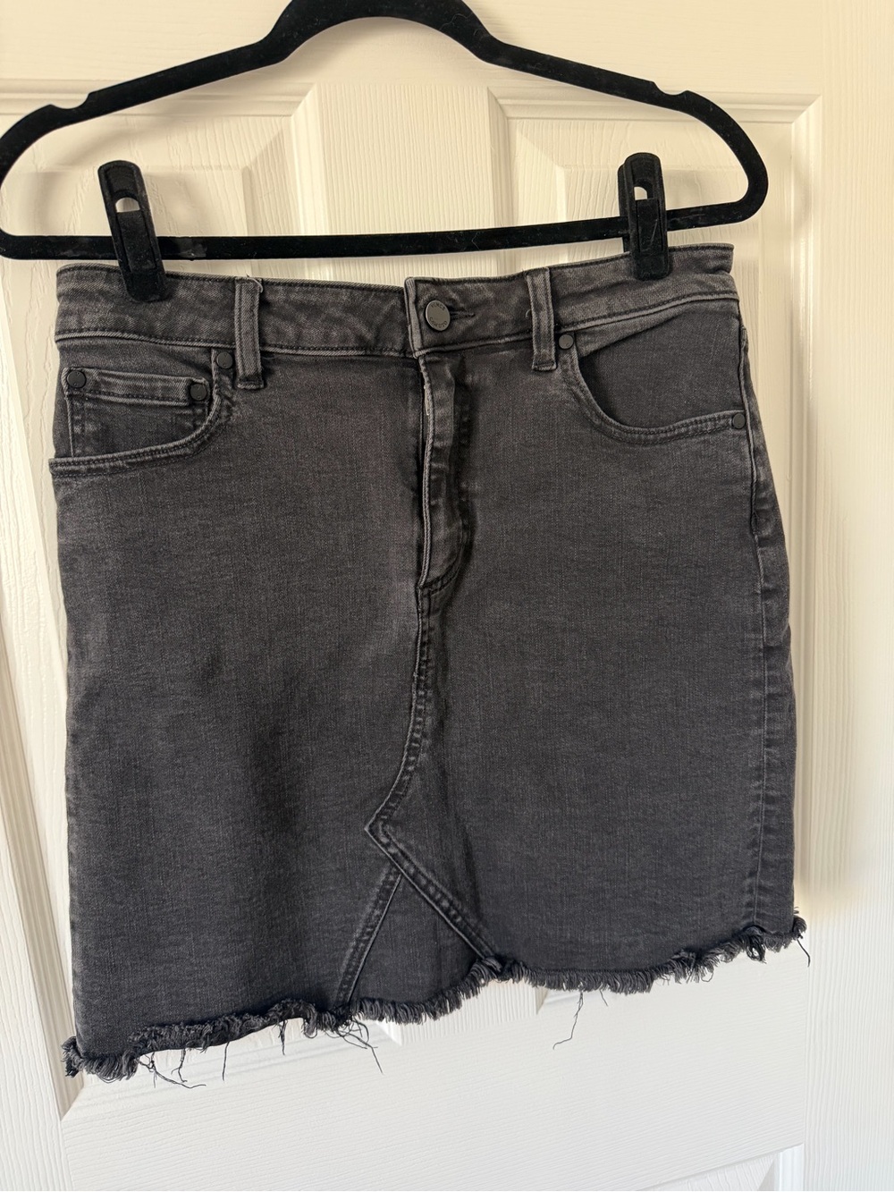 Vince Camuto Charcoal Black Denim Skirt size 10